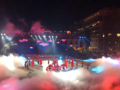 “Thiêng” và “Vũ điệu dưới trăng”: Khi di sản bước ra sân khấu đương đại