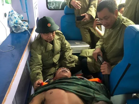 Cứu ngư dân gặp nạn ở biển Quảng Trị: Vượt sóng lớn cứu thêm 1 người