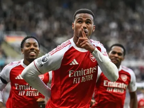 Chuyên gia nói về quyết định của VAR trong trận Arsenal thắng Newcastle