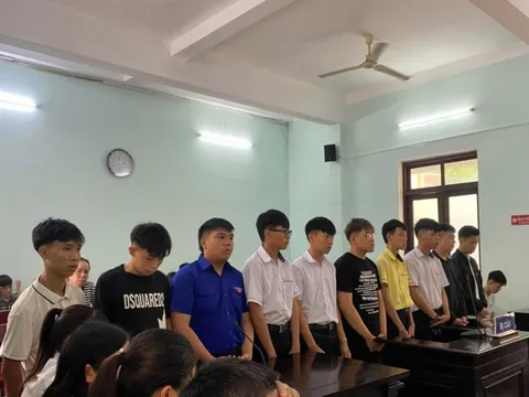Truy đuổi khiến nạn nhân ngã từ tầng 3 xuống đất, nhóm "choai choai" lãnh án