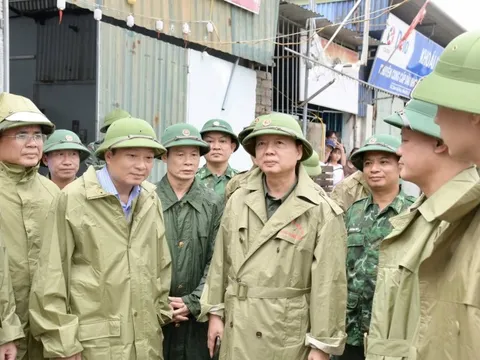 Phó Thủ tướng Trần Hồng Hà nhấn mạnh phải đặt an toàn tính mạng của người dân lên trên hết