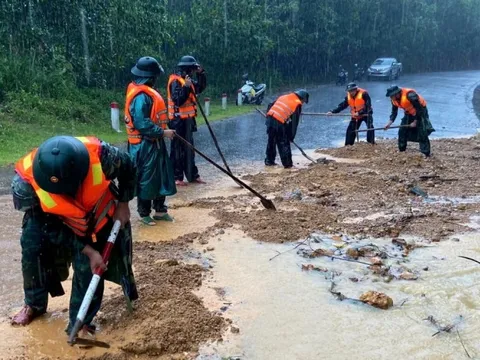 Thủ tướng chỉ đạo huy động mọi lực lượng ứng phó sau bão số 10