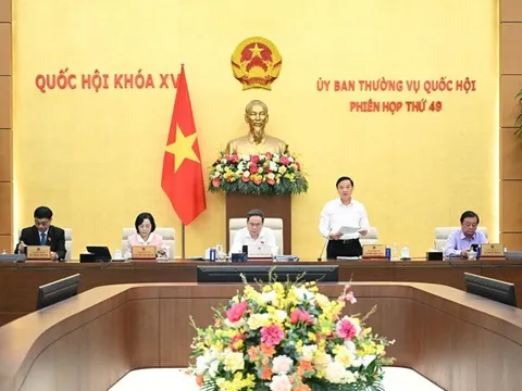 Ủy ban Thường vụ Quốc hội cho ý kiến dự án Luật Viên chức (sửa đổi)