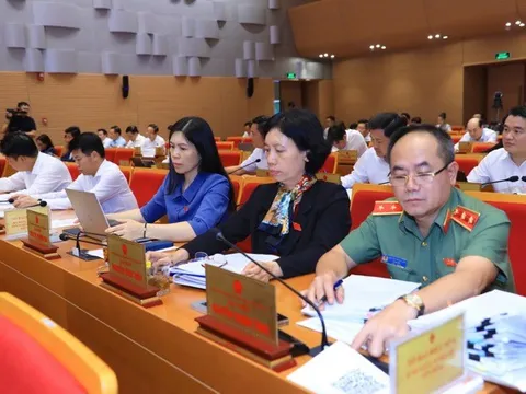 Từ nay đến năm 2030 đầu tư trên 2.500 phương tiện buýt sử dụng điện, năng lượng xanh
