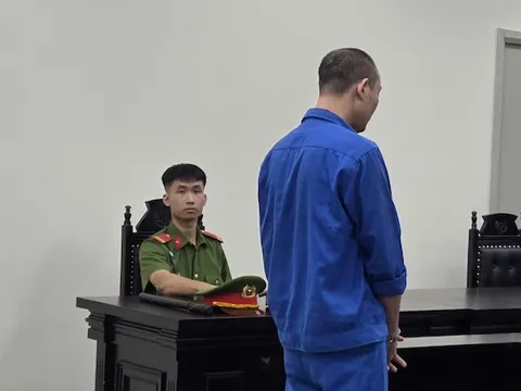 Tự sát hụt sau khi dùng dao tấn công người "đầu ấp tay gối", gã đàn ông nhận án phạt thích đáng