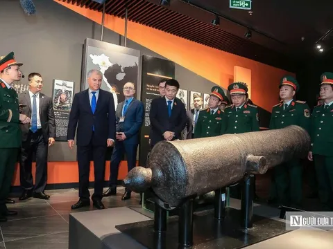 Chủ tịch Duma Quốc gia Nga thăm Bảo tàng Lịch sử Quân sự Việt Nam