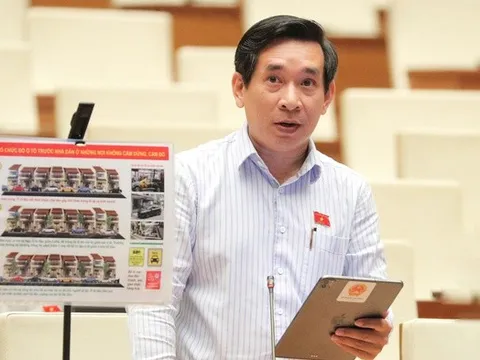 ĐBQH đem sơ đồ minh hoạ, hiến kế cách đỗ ô tô tránh mâu thuẫn, bị phá hỏng xe