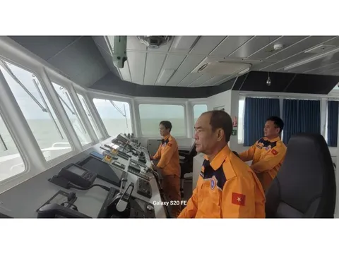 Chạy đua với thời gian tìm kiếm nạn nhân 2 tàu cá bị chìm tại Quảng Trị