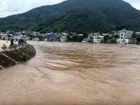 Nguy cơ lũ đặc biệt lớn trên sông Thao, Bộ Xây dựng phát công điện khẩn
