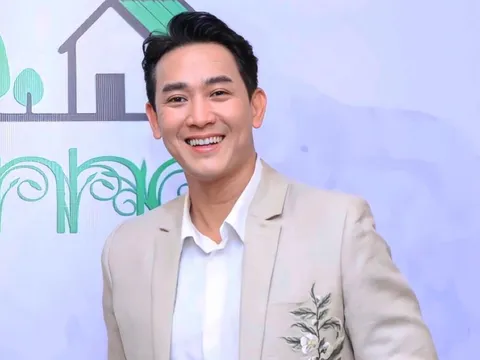 "Ông chú của showbiz" có cú "lội" ngược dòng trong Mưa đỏ, U50 vẫn phong độ, đời tư giữ kín suốt 20 năm