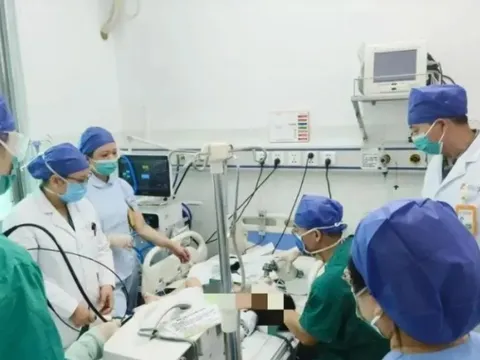 Bé trai 2 tuổi suýt tử vong sau khi ăn súp nóng