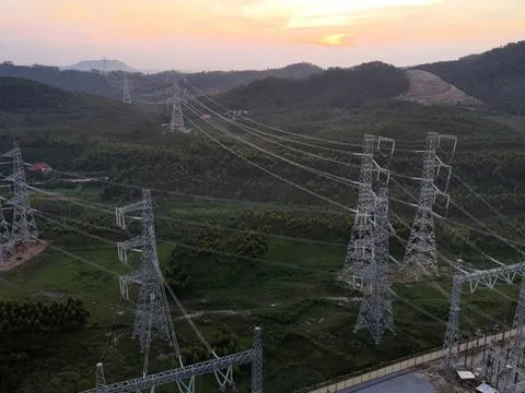 Dự án Đường dây 500 kV Lào Cai - Vĩnh Yên đóng điện vượt tiến độ 8 tháng
