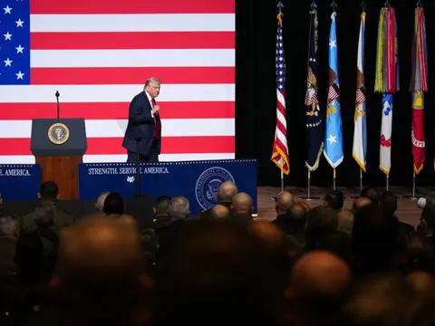 Bên trong phòng họp giữa ông Trump, ông Hegseth cùng các tướng lĩnh Mỹ