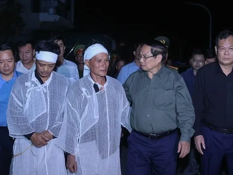 Thủ tướng viếng người dân bị tử vong do lốc xoáy, sập nhà ở Ninh Bình