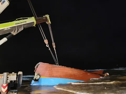 Quảng Trị: Xuyên đêm tập trung tìm kiếm ngư dân mất tích