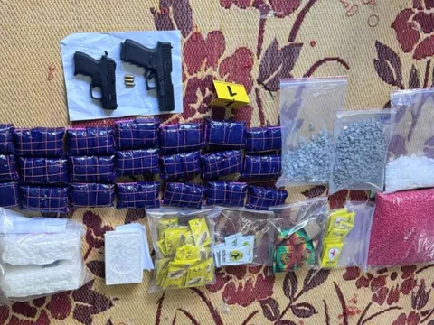 Bắt đối tượng cầm đầu cùng 14kg ma túy và 2 khẩu súng quân dụng