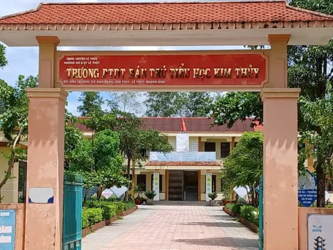 Vụ 40 học sinh ngộ độc sau bữa sáng: Thông tin bất ngờ về nữ hiệu phó