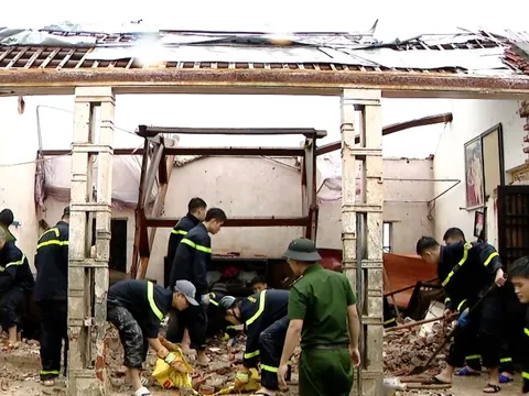 Bão số 10 gây thiệt hại nặng nề, Thủ tướng chỉ đạo tập trung khắc phục nhanh hậu quả, ổn định đời sống Nhân dân