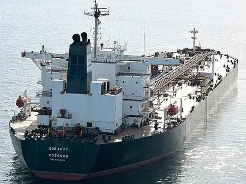 Pháp mạnh tay với tàu nghi thuộc “hạm đội bóng tối” chở dầu Nga