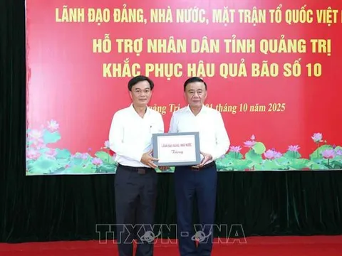 Thường trực Ban Bí thư thăm, động viên, trao hỗ trợ tỉnh Quảng Trị khắc phục hậu quả bão số 10