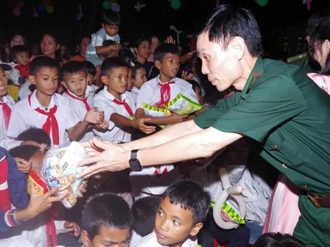 Tổ chức trung thu cho hàng nghìn trẻ em ở khu vực biên giới
