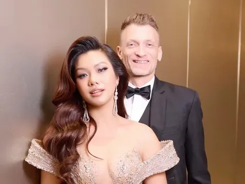 Nữ ca sĩ Việt "sốc nặng" khi chồng Tây mặc đầm lên sân khấu