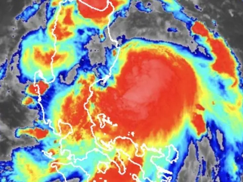 Bão số 11 Matmo tăng cấp "chóng mặt", khả năng thành cuồng phong khi đi vào nơi này