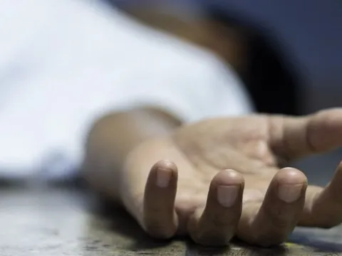 Bé trai 10 tuổi bất tỉnh, tử vong trong nhà vệ sinh trường học