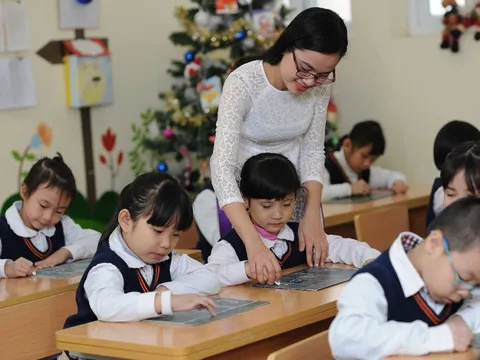 Bản tin 3/10: Hơn 7.200 hồ sơ đăng ký dự tuyển giáo viên ở Hà Nội