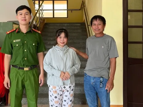 Tài khoản ngân hàng bất ngờ nhận số tiền lớn, cô gái trẻ vội trình báo công an