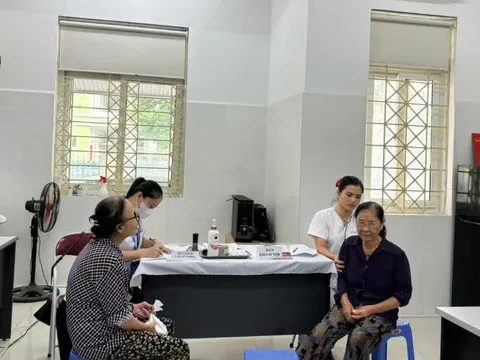 Phường Việt Hưng đẩy mạnh hoạt động chăm sóc sức khỏe người cao tuổi