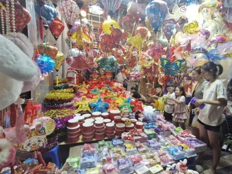 Lung linh màu Tết Trung thu phố cổ