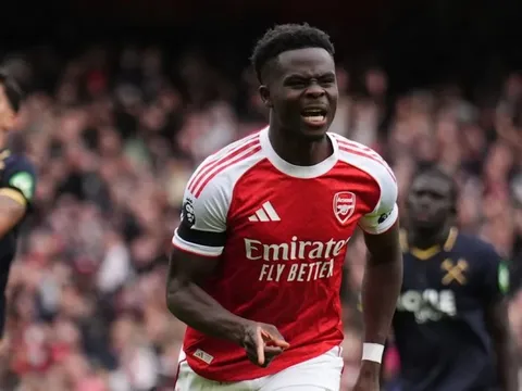 Saka tiết lộ mối quan hệ đặc biệt của anh với Thierry Henry