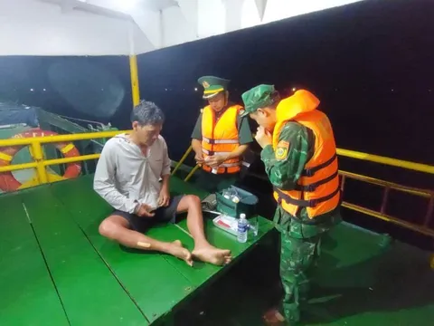 Gia Lai: Tàu cá cùng 11 thuyền viên bị tàu hàng đâm chìm, thuyền trưởng mất tích