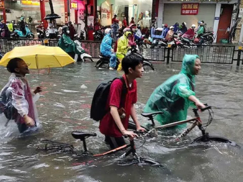 Hà Nội cho học sinh toàn thành phố nghỉ học ngày mai (6/10) để tránh bão Matmo