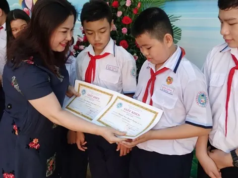 "Thư khen": Hình thức khen thưởng mới đối với học sinh có thành tích