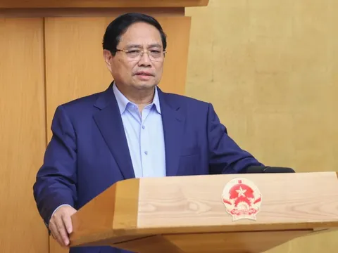 Thủ tướng: Hoàn thành chi trả chế độ, chính sách cho cán bộ nghỉ việc trước 10/10