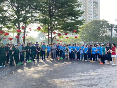 Phú Thượng ra quân vệ sinh môi trường, chủ động ứng phó bão số 11