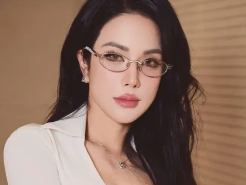 Ca sĩ Diệp Lâm Anh lại gây tranh cãi vì thái độ lạ với chàng DJ