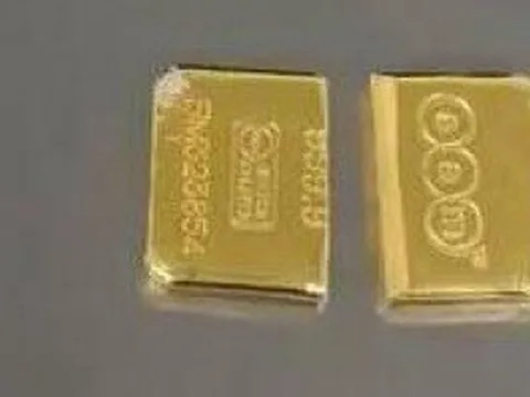 Phát hiện 2 miếng vàng trị giá 1,5 tỷ đồng giấu trong băng vệ sinh