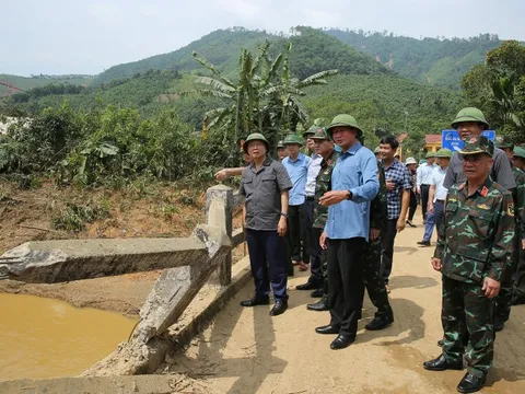 Phó Thủ tướng Trần Hồng Hà kiểm tra công tác khắc phục hậu quả bão số 10, chuẩn bị ứng phó với bão số 11 tại tỉnh Lào Cai