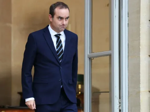 Thủ tướng Pháp Lecornu từ chức chỉ vài giờ sau khi công bố Nội các mới