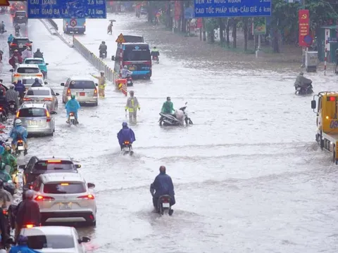 Hà Nội tập trung tối đa nhân lực, thiết bị chống ngập lụt và sạt lở