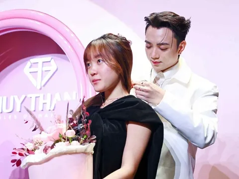 Fan SOOBIN đấu giá trang sức hàng trăm triệu gây quỹ xây điểm trường vùng cao