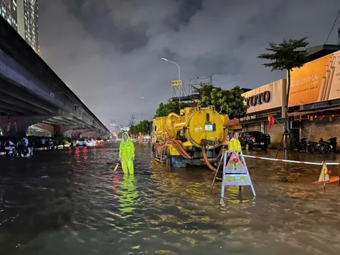 Hà Nội: Mưa lớn, hàng loạt tuyến đường nguy cơ ngập úng