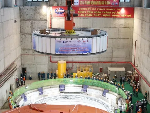 Hoàn thành lắp đặt rotor dự án Thủy điện Hòa Bình mở rộng