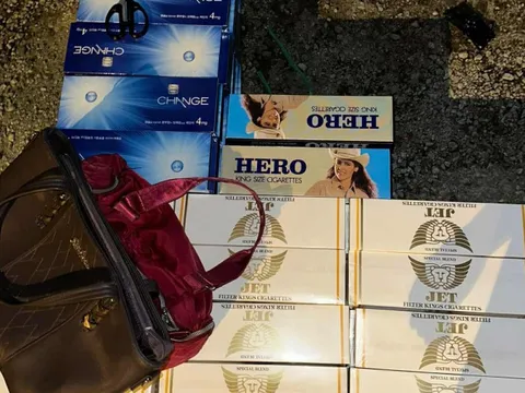 Bắt quả tang người phụ nữ lớn tuổi ở Huế tái phạm món nghề “đánh hàng” lậu