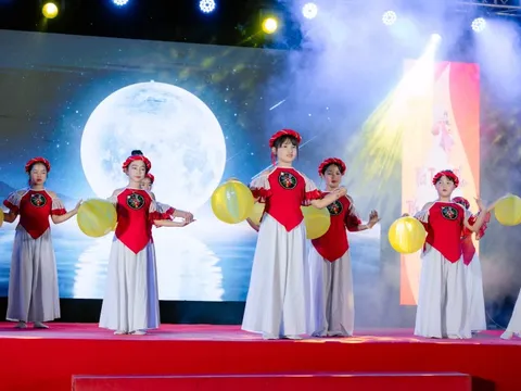 Xã Tiến Thắng: Tưng bừng tổ chức Đêm hội Trăng rằm 2025