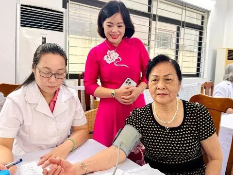 Phường Ngọc Hà: Tổ chức khám, tư vấn và phát thuốc miễn phí cho người cao tuổi