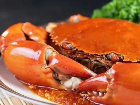 Người phụ nữ 32 tuổi nhập viện cấp cứu sau khi ăn cua